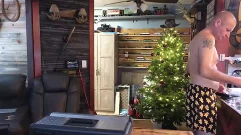 Snapshot of omfgy chatting on 12-01-25, 07:41 Norm online show from 12-01-25, 07:41