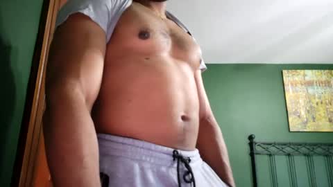 omoreno17 online show from 05-02-26, 07:52
