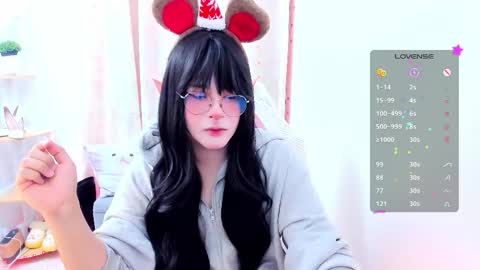 Snapshot of omorimori chatting on 11-25-25, 08:42 Omori Chan online show from 11-25-25, 08:42