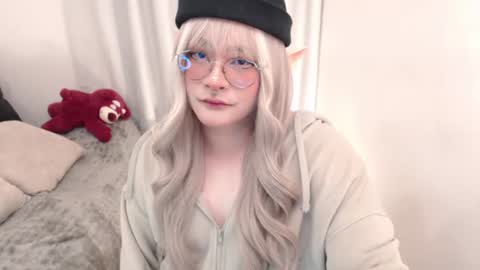 Snapshot of omorimori chatting on 06-15-26, 01:35 Omori Chan online show from 06-15-26, 01:35