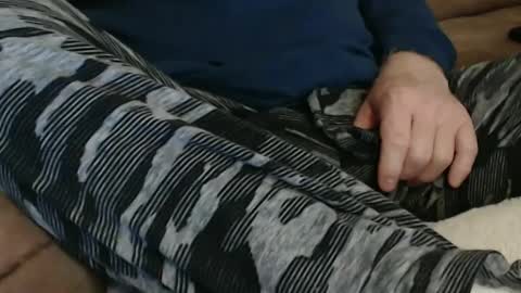 Snapshot of onehanglow chatting on 12-29-24, 07:22 Butch online show from 12-29-24, 07:22