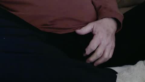 Snapshot of onehanglow chatting on 01-10-25, 08:26 Butch online show from 01-10-25, 08:26