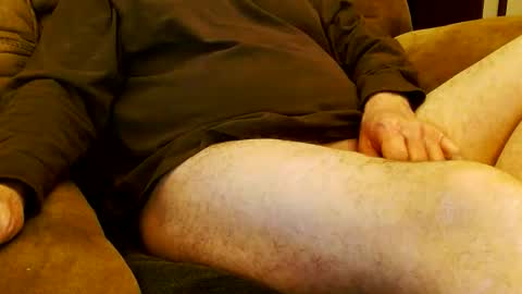 Snapshot of onehanglow chatting on 02-18-26, 03:13 Butch online show from 02-18-26, 03:13