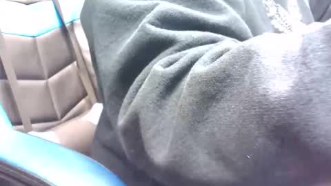 Snapshot of onelargecock0615 chatting on 01-17-25, 12:10 Unpredictable online show from 01-17-25, 12:10