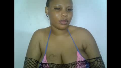 Snapshot of oneofdbestchubbygaloncb chatting on 05-12-26, 05:10 oneofdbestchubbygaloncb online show from 05-12-26, 05:10