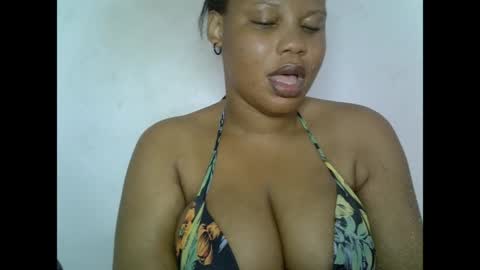 Snapshot of oneofdbestchubbygaloncb chatting on 05-18-26, 04:07 oneofdbestchubbygaloncb online show from 05-18-26, 04:07