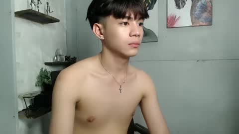 Snapshot of only_mau chatting on 12-13-25, 07:53 MAU online show from 12-13-25, 07:53