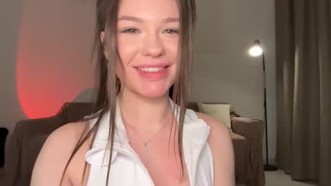 Snapshot of onlybloomm chatting on 03-05-26, 04:36 Alice De Milo online show from 03-05-26, 04:36