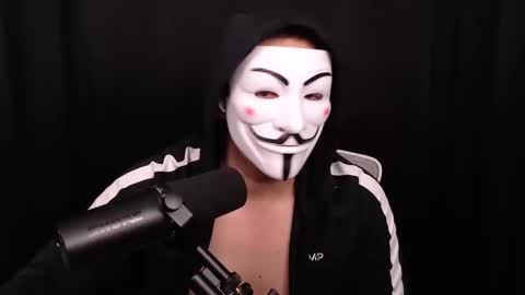 Snapshot of onlycosplayguy chatting on 11-02-25, 10:23 Dante online show from 11-02-25, 10:23