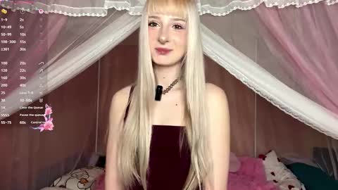 Snapshot of onlyeva1 chatting on 03-18-26, 09:12 Eva online show from 03-18-26, 09:12