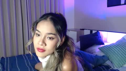 Snapshot of onlylilypeach chatting on 05-10-26, 08:58 Lily Peach - online show from 05-10-26, 08:58