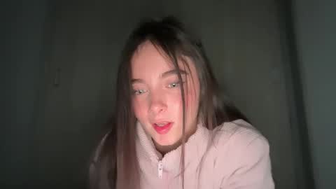 Snapshot of onlysophia chatting on 05-18-26, 04:07 Sophia online show from 05-18-26, 04:07