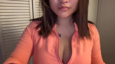 Snapshot of oohhellothere chatting on 09-10-25, 08:25 Miss Girly online show from 09-10-25, 08:25