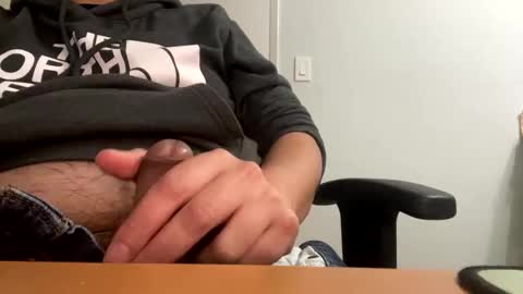 Snapshot of ooiskyfalloo chatting on 12-21-25, 03:02 ooiskyfalloo online show from 12-21-25, 03:02