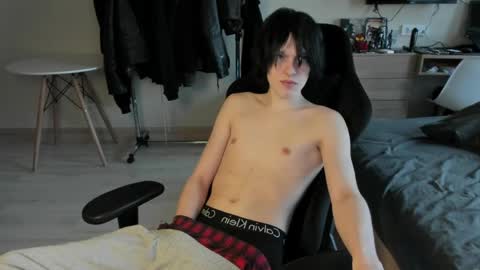 Bella and John online show from 04-05-26, 04:20