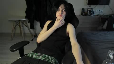 Bella and John online show from 04-23-26, 05:15