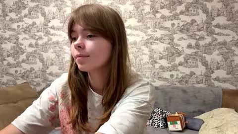 Snapshot of oracorker chatting on 09-19-25, 09:26 Coraline online show from 09-19-25, 09:26