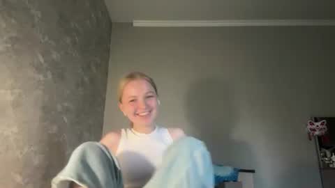 Ariel online show from 07-20-26, 04:31