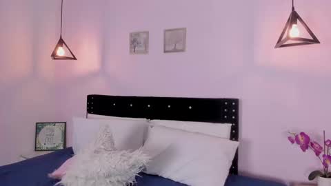 Miss Guzman  online show from 09-11-25, 11:49