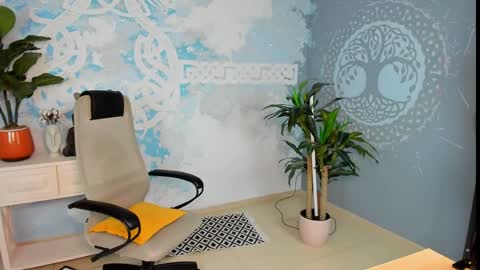 Orianna -  Hi Im into geek culture cosplay crafting LARP games. Shall we play DnD online show from 12-13-24, 09:02