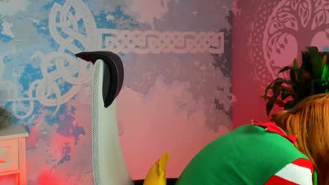 Orianna -  Hi Im into geek culture cosplay crafting LARP games. Shall we play DnD online show from 12-25-24, 09:13