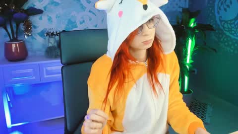 Orianna -  Hi Im into geek culture cosplay crafting LARP games. Shall we play DnD online show from 01-11-25, 07:05