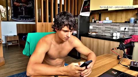 Snapshot of orlando__bloom chatting on 05-04-26, 05:58 Fansly and Instagram - online show from 05-04-26, 05:58