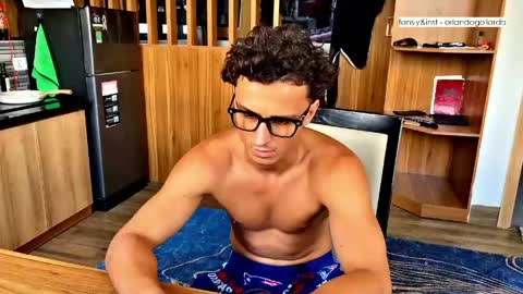 Snapshot of orlando__bloom chatting on 05-18-26, 04:07 Fansly and Instagram - online show from 05-18-26, 04:07
