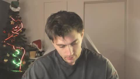 Snapshot of oscar_miller_ chatting on 12-19-25, 09:33 Oscar online show from 12-19-25, 09:33