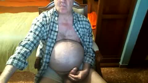 Snapshot of oscarw chatting on 12-16-24, 04:27 Oscar online show from 12-16-24, 04:27