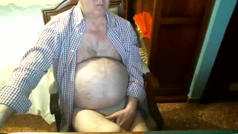 Snapshot of oscarw chatting on 02-03-25, 04:41 Oscar online show from 02-03-25, 04:41