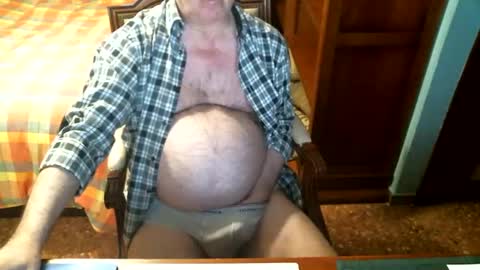 Snapshot of oscarw chatting on 02-16-25, 06:21 Oscar online show from 02-16-25, 06:21