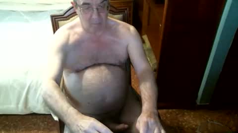 Snapshot of oscarw chatting on 11-01-25, 11:45 Oscar online show from 11-01-25, 11:45