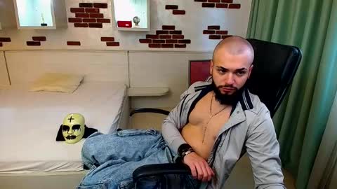 OscarWills online show from 05-08-26, 05:24