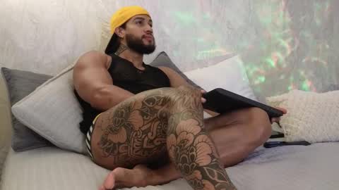 Snapshot of osher_cox chatting on 11-22-25, 02:21 osher_cox online show from 11-22-25, 02:21