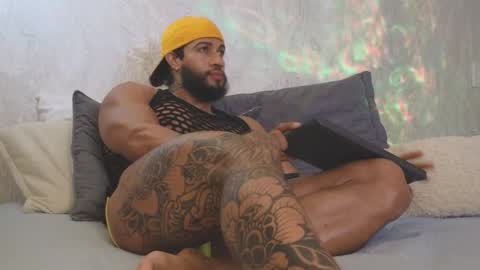 Snapshot of osher_cox chatting on 12-18-25, 03:01 osher_cox online show from 12-18-25, 03:01