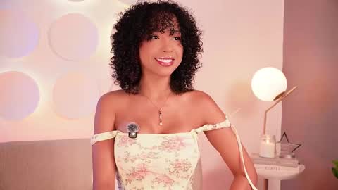 Snapshot of oshun_25 chatting on 03-25-26, 12:44 Oshun online show from 03-25-26, 12:44