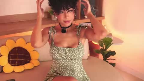Snapshot of oshun_25 chatting on 05-21-26, 12:45 Oshun online show from 05-21-26, 12:45