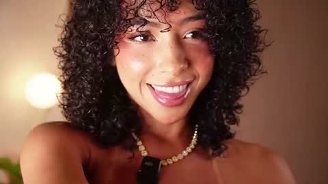 Snapshot of oshun_25 chatting on 06-27-26, 09:42 Oshun online show from 06-27-26, 09:42