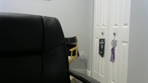 Ossi online show from 12-17-25, 11:44