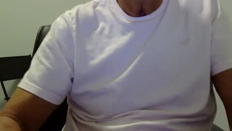 Snapshot of ossibottom chatting on 06-13-26, 01:25 Ossi online show from 06-13-26, 01:25