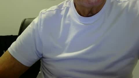 Snapshot of ossibottom chatting on 06-16-26, 02:14 Ossi online show from 06-16-26, 02:14