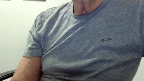 Snapshot of ossibottom chatting on 06-22-26, 03:08 Ossi online show from 06-22-26, 03:08