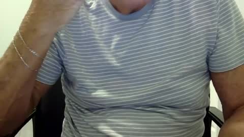Snapshot of ossibottom chatting on 07-04-26, 08:59 Ossi online show from 07-04-26, 08:59