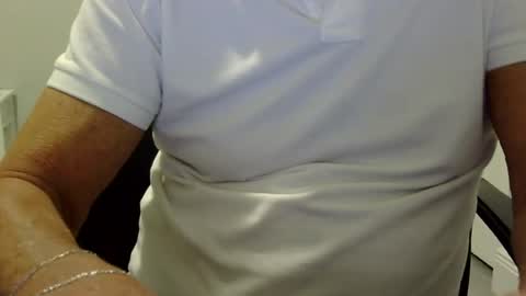 Snapshot of ossibottom chatting on 07-15-26, 02:17 Ossi online show from 07-15-26, 02:17