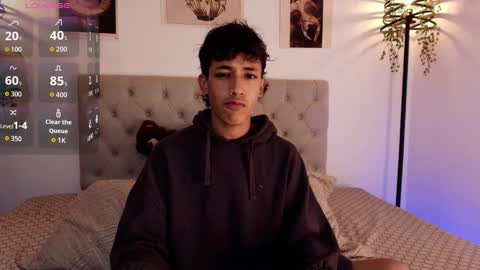 ostin 18hot online show from 10-31-25, 01:17