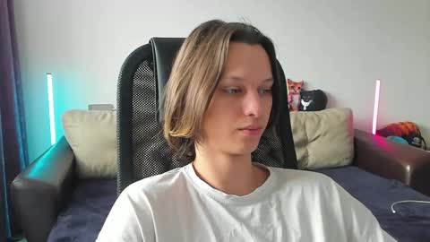 Snapshot of ostin_meoww chatting on 05-17-26, 08:55 Ostin online show from 05-17-26, 08:55