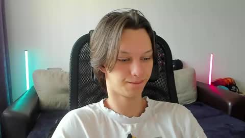 Snapshot of ostin_meoww chatting on 05-19-26, 08:09 Ostin online show from 05-19-26, 08:09