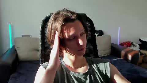 Snapshot of ostin_meoww chatting on 06-04-26, 01:17 Ostin online show from 06-04-26, 01:17