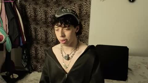 Snapshot of otter_star chatting on 05-18-26, 03:46 Princces Albert online show from 05-18-26, 03:46